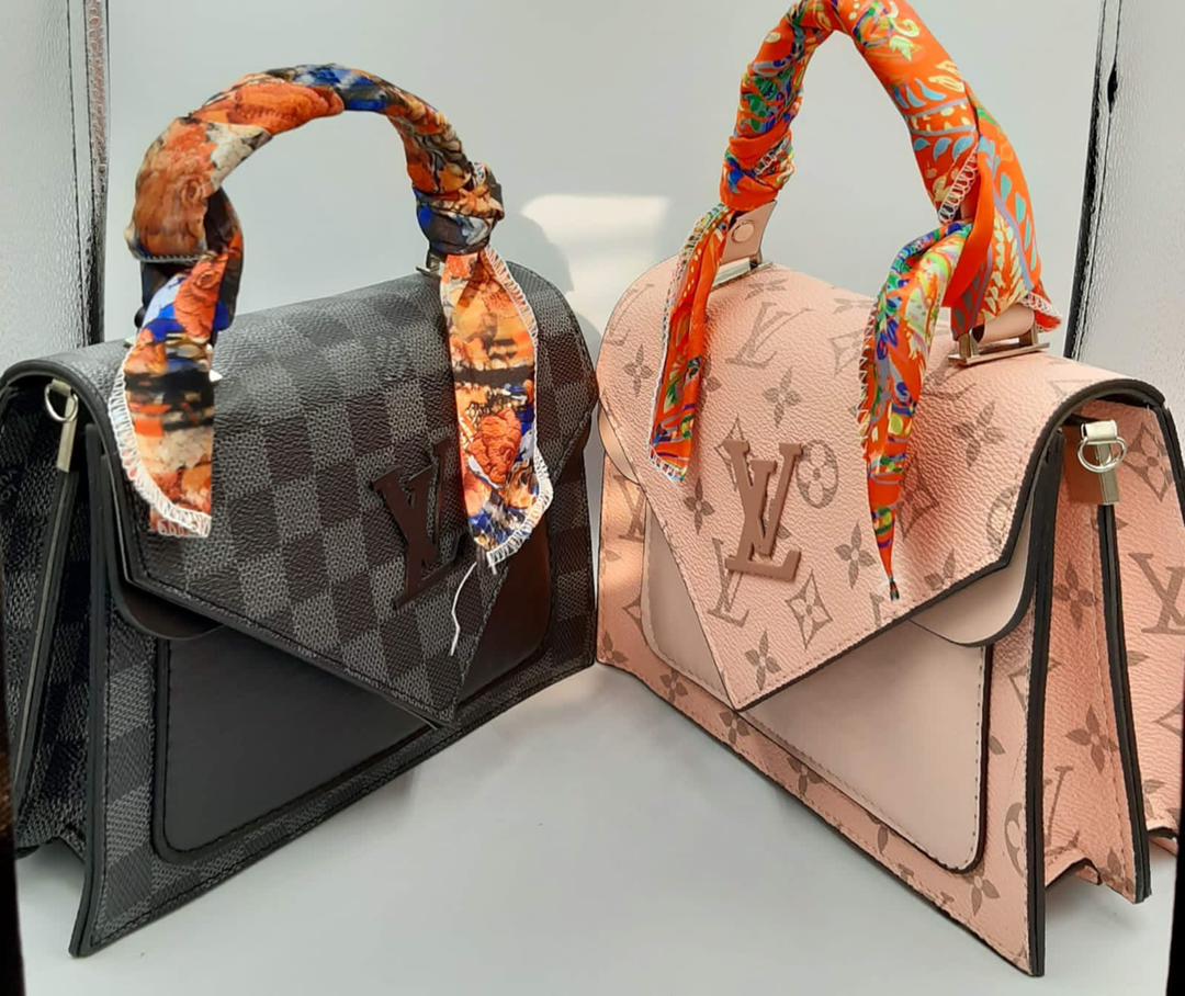 Classic portable bag with belt