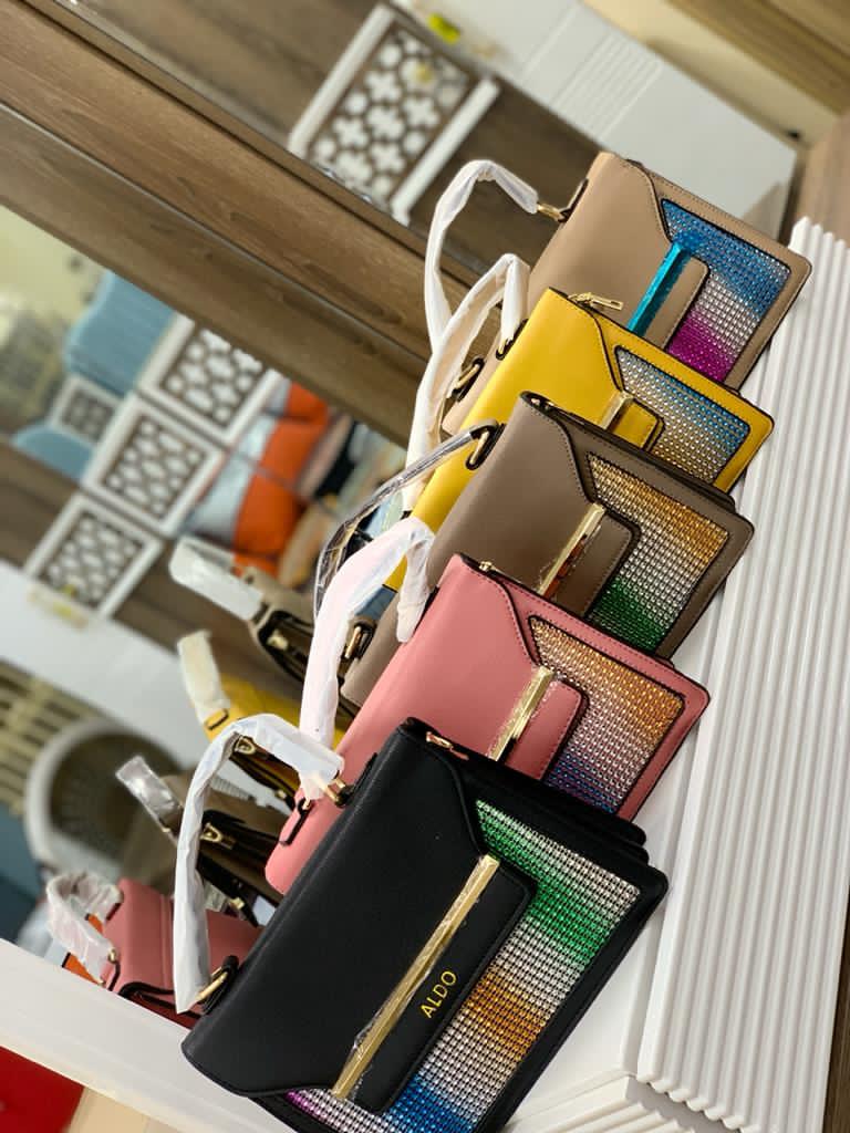 Classic portable bag with belt